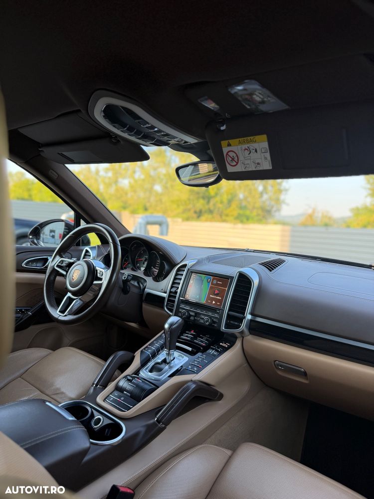 Porsche Cayenne 3.0 L - 6