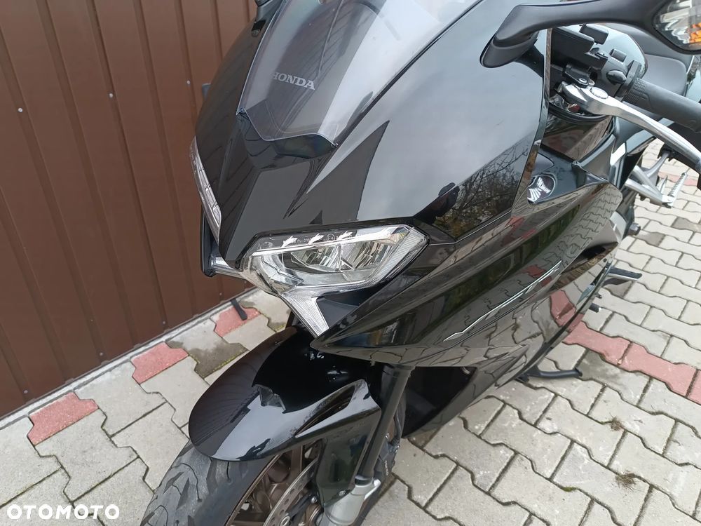 Honda VFR - 27