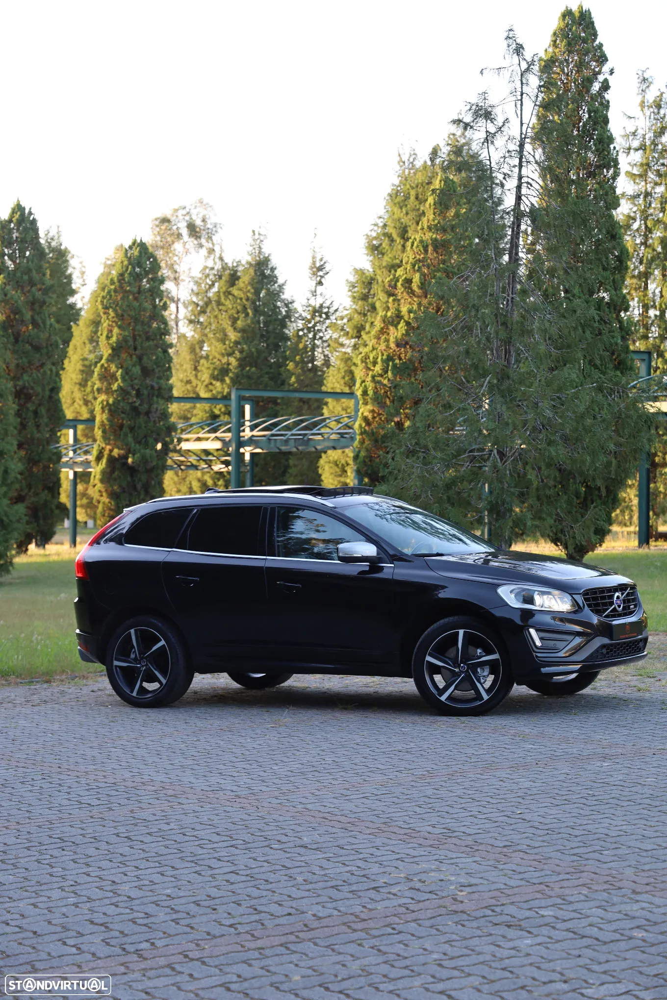 Volvo XC 60 2.0 D4 R-Design Geartronic - 39