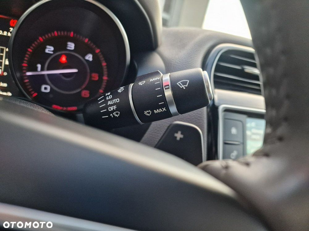 Jaguar XE 20d Prestige - 31