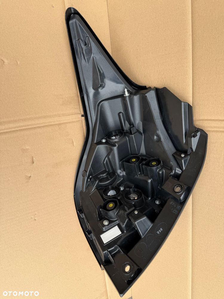 LAMPA TYLNA TYŁ PRAWA LED - TOYOTA YARIS IV 2020- - 5