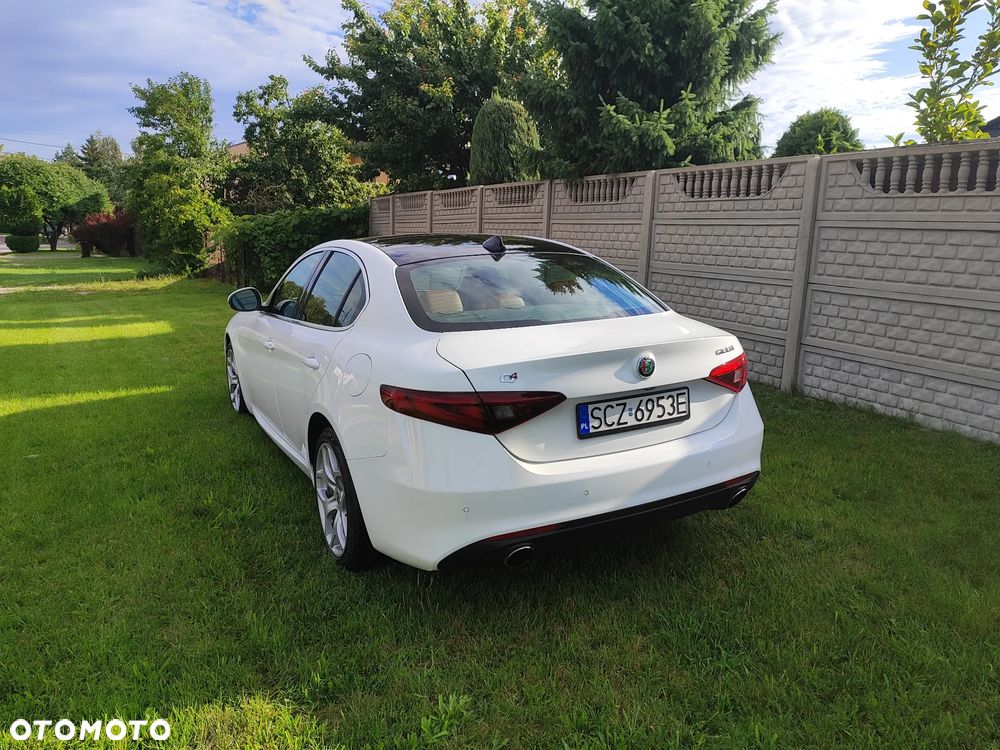 Alfa Romeo Giulia 2.0 Turbo 16V AT8-Q4 Ti - 6