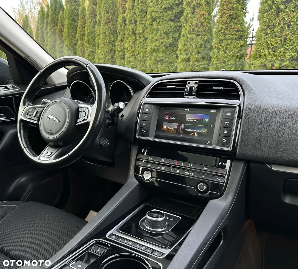 Jaguar F-Pace 20d AWD R-Sport - 28