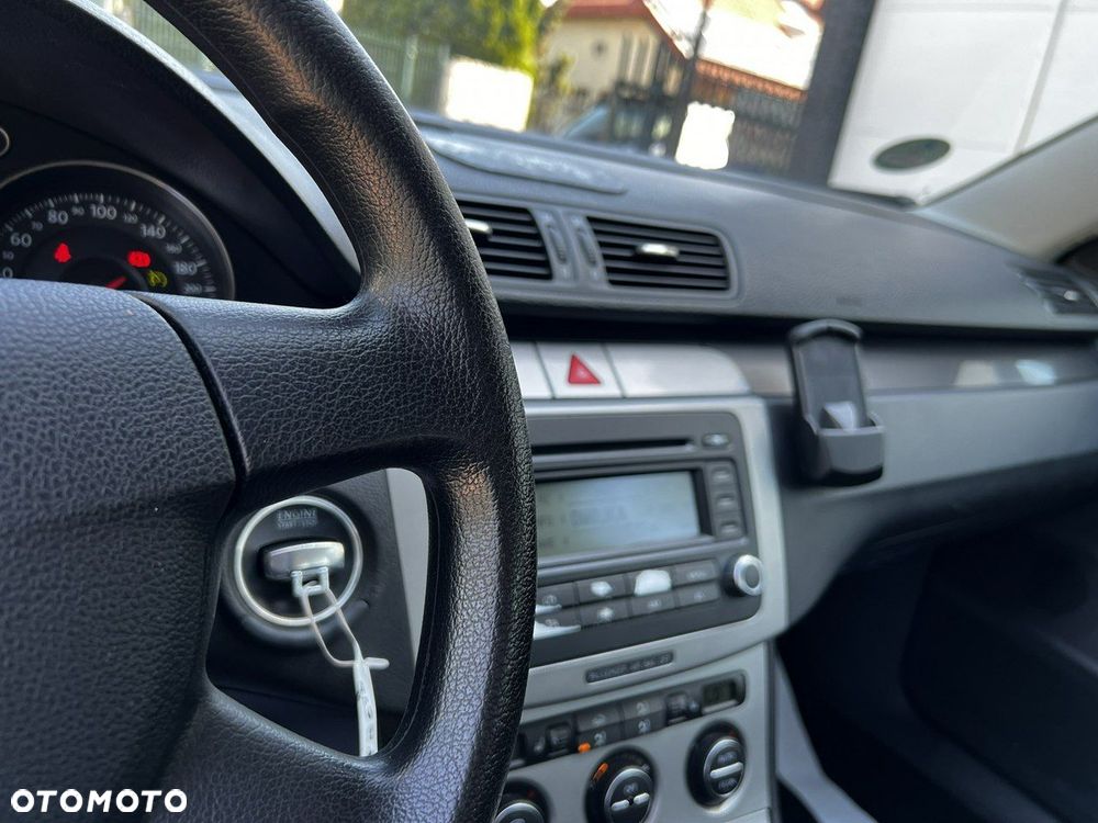 Volkswagen Passat - 16