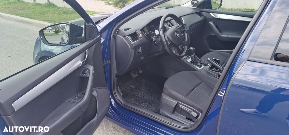 Skoda Octavia 1.6 TDI Business DSG - 11