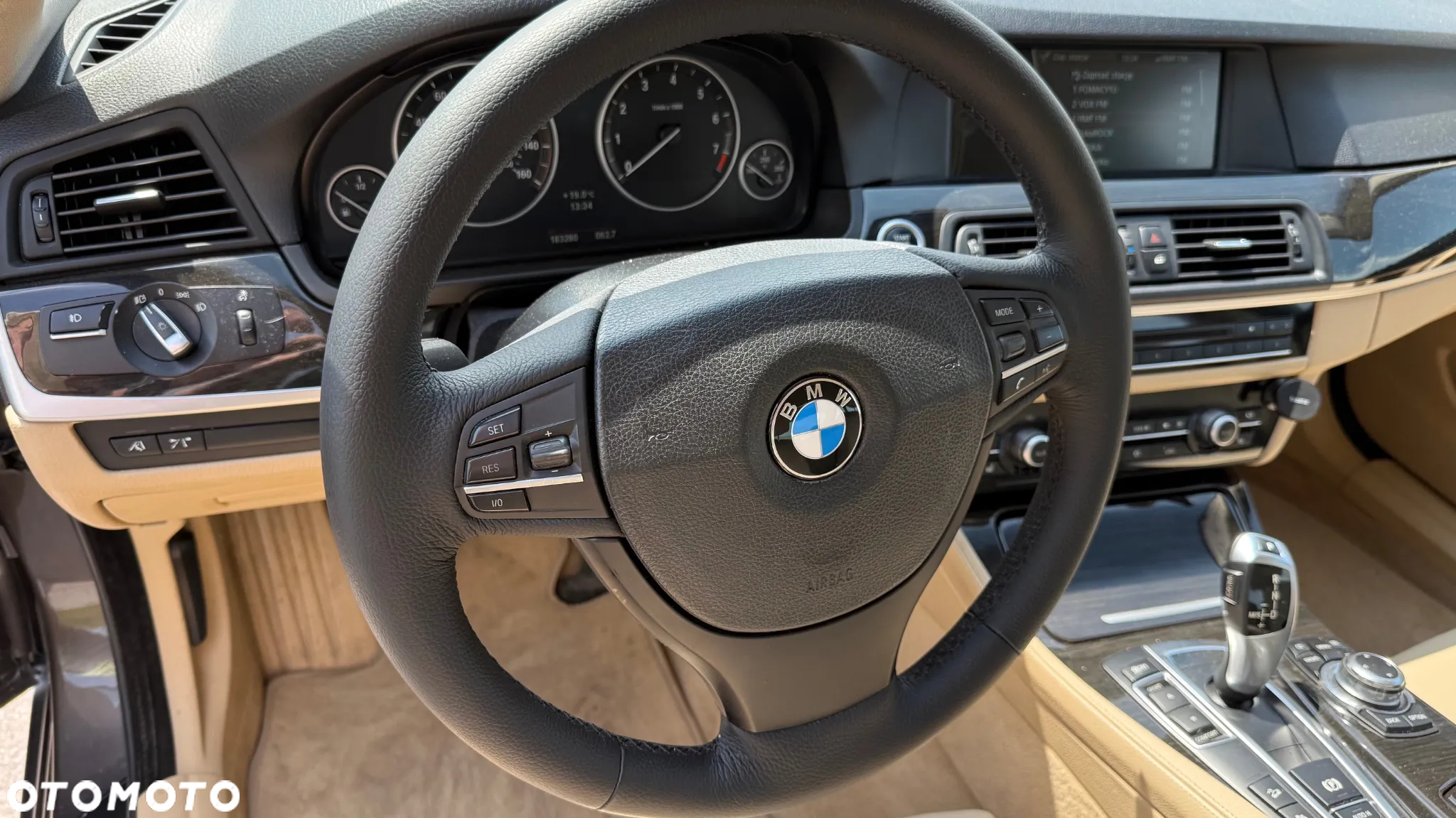 BMW Seria 5 528i xDrive - 15