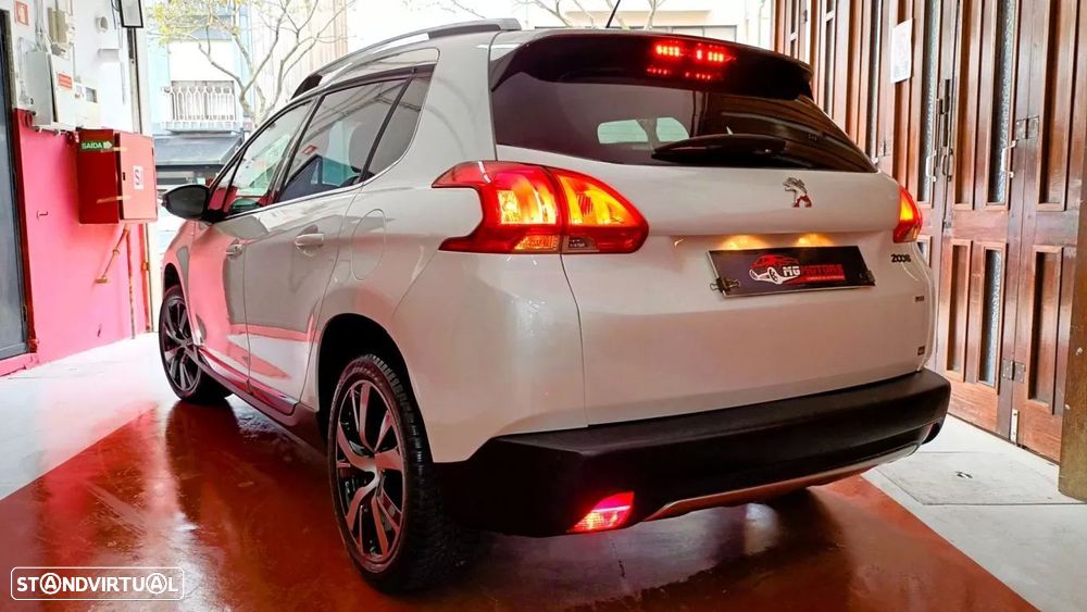 Peugeot 2008 1.2 PureTech Allure - 12