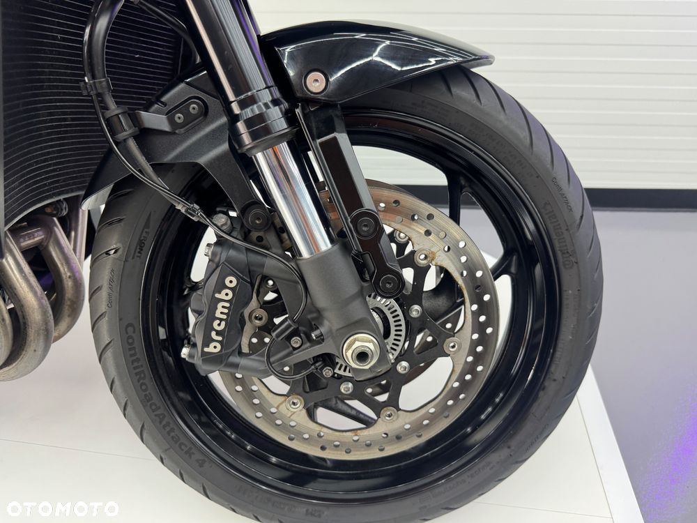 Suzuki GSX - 22