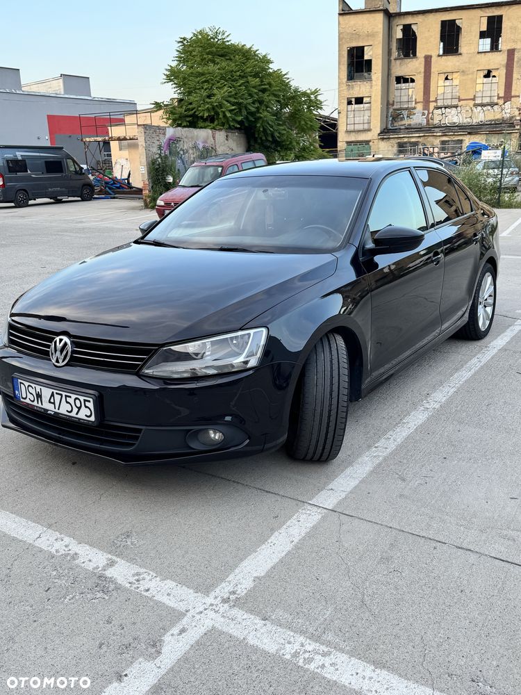 Volkswagen Jetta - 2