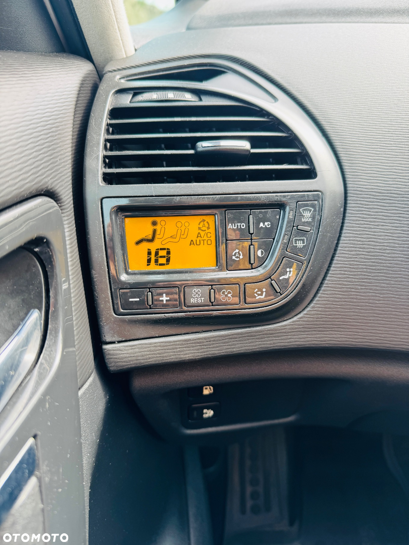 Citroën C4 Grand Picasso 2.0 HDi Equilibre Navi Exclusive MCP - 24