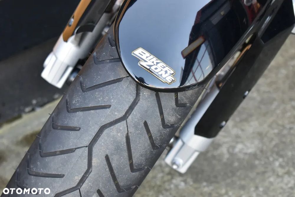 Suzuki Intruder - 28