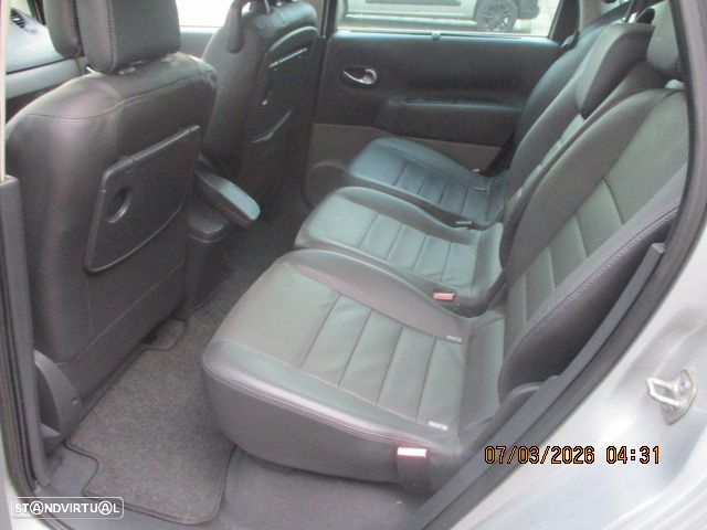 Renault Scénic ver-1-5-dci-dynamique-s-5l- - 8