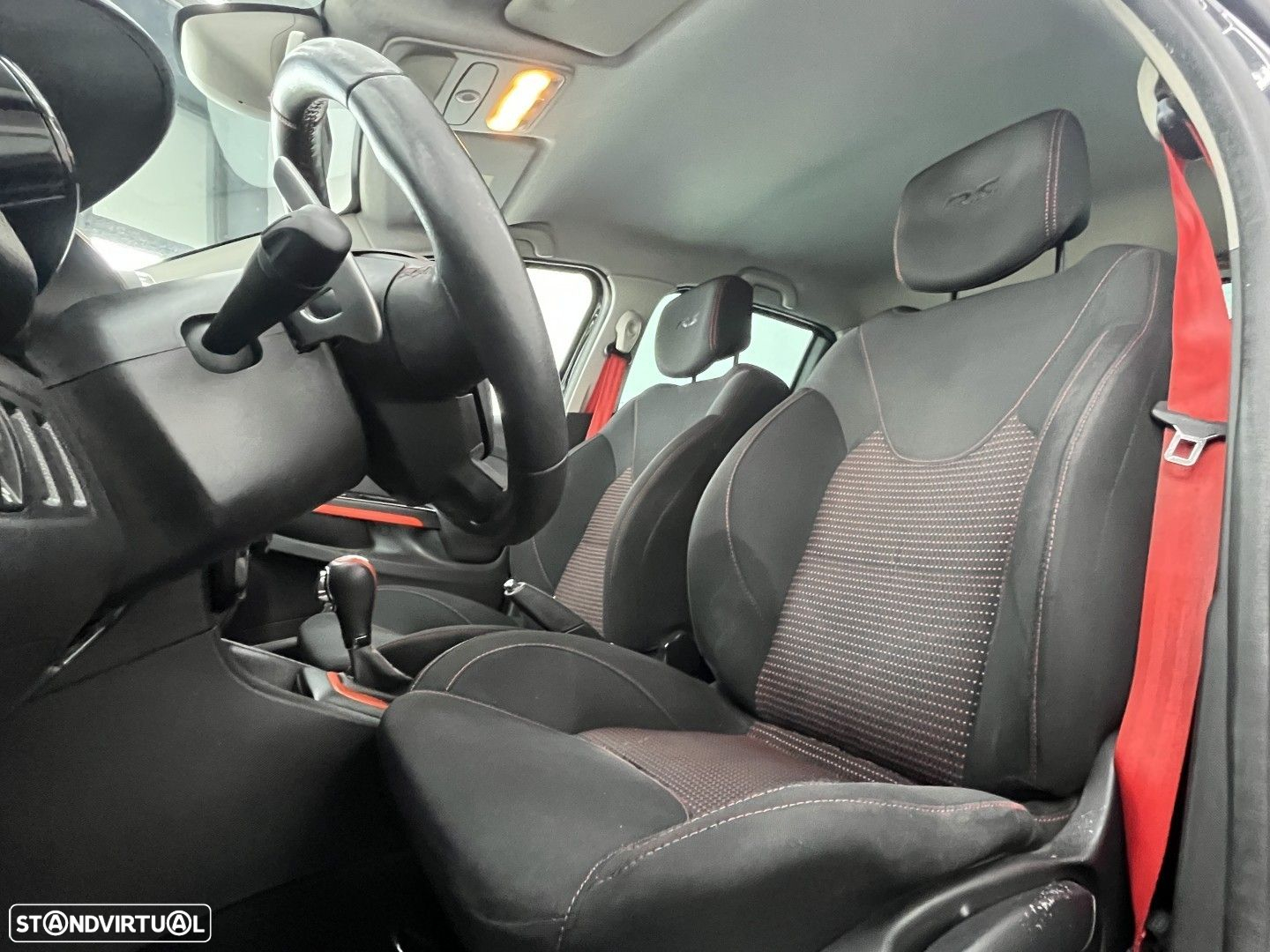 Renault Clio 1.6 T RS EDC - 8