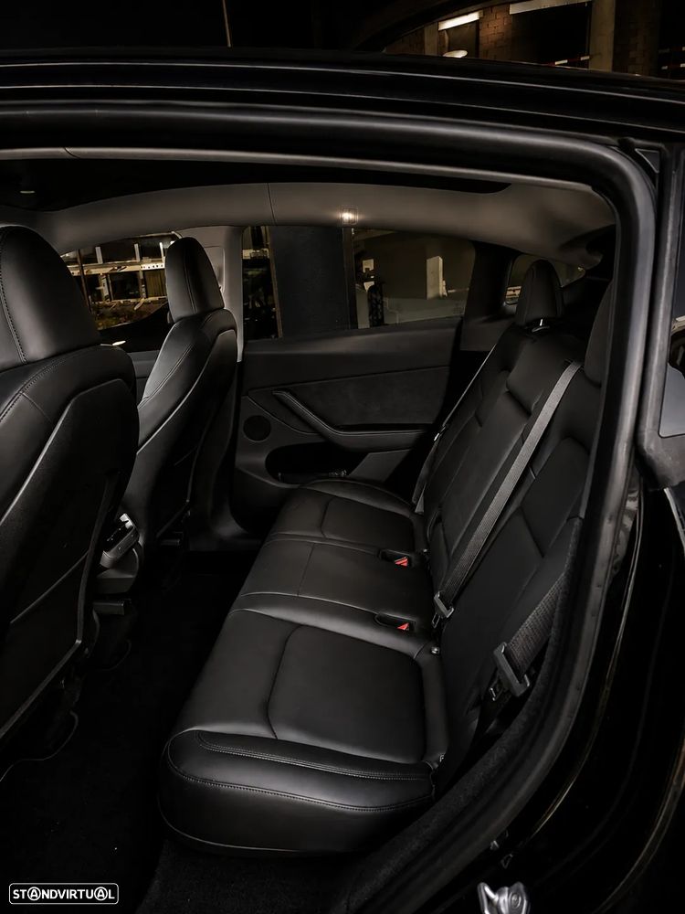 Tesla Model Y Long Range Dual Motor AWD - 22