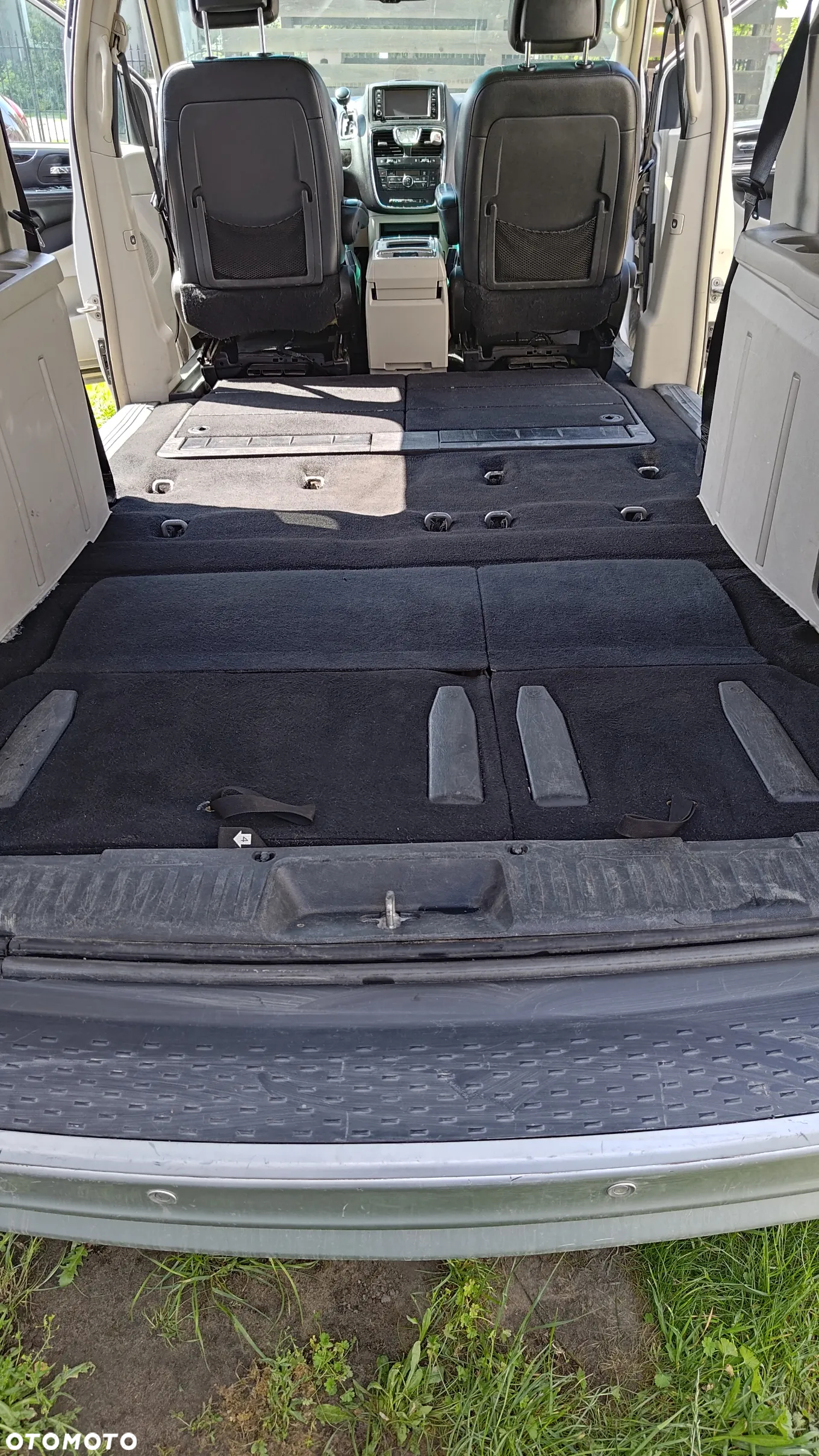 Chrysler Town & Country - 17