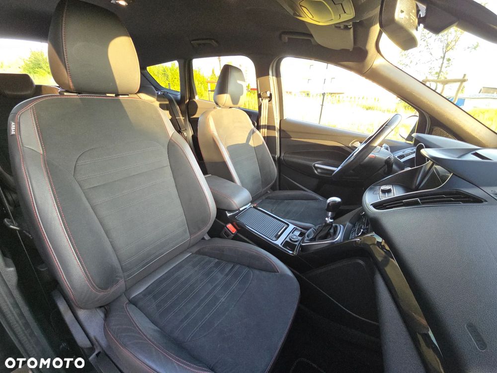 Ford Kuga 1.5 EcoBoost 2x4 ST-Line - 26