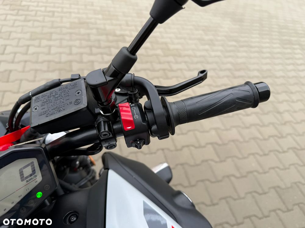 Yamaha MT - 12