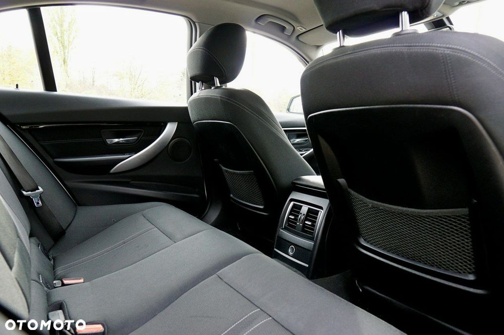 BMW Seria 3 318i Sport Line - 16