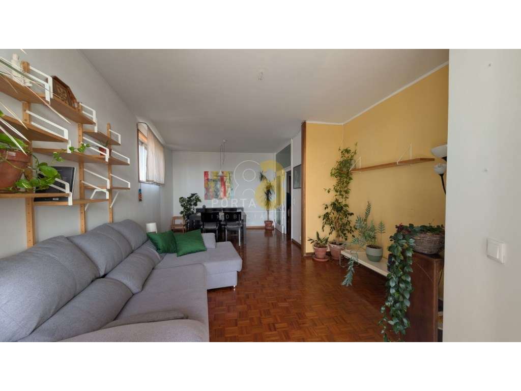 Apartamento T3 junto ao Liceu Carolina Micaeles - Grande imagem: 4/25