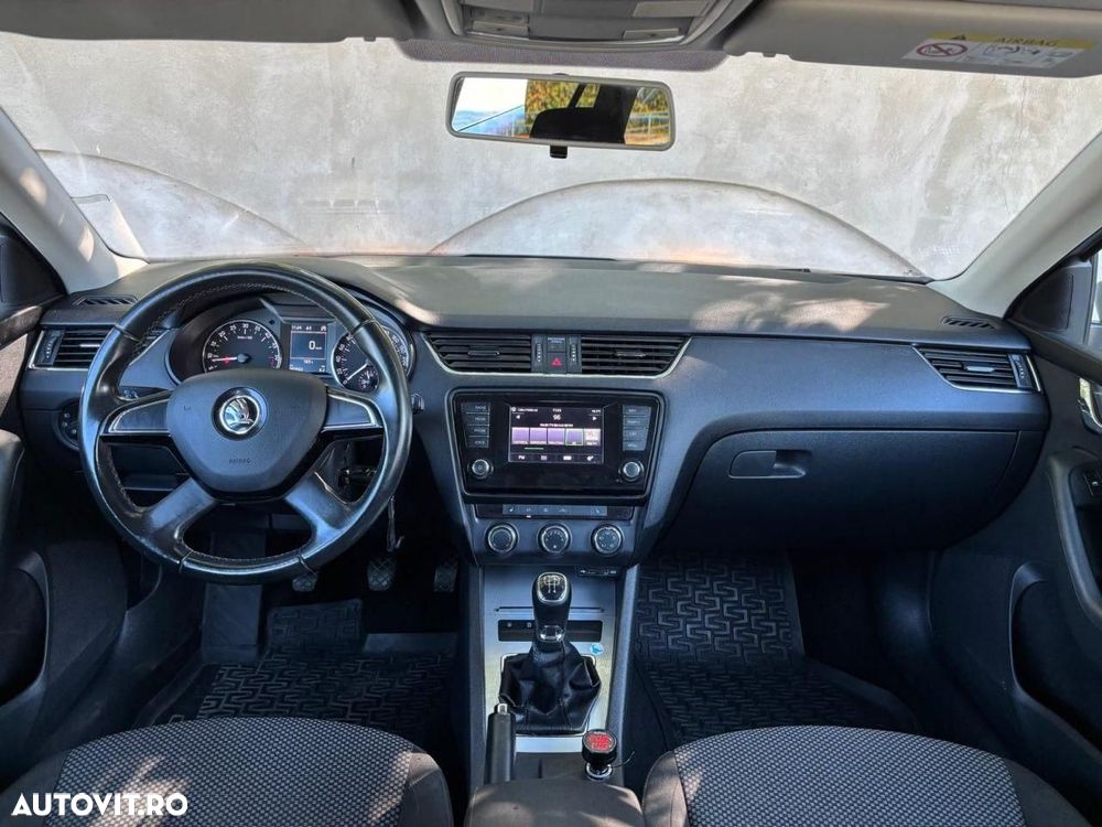 Skoda Octavia 1.6 TDI AMBITION - 6