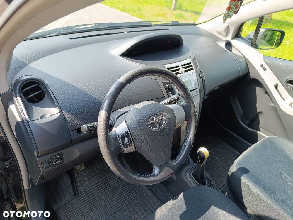 Toyota Yaris 1.3 Sol - 14
