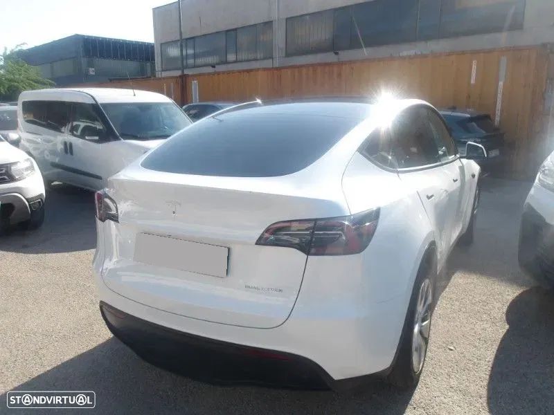 Tesla Model Y Long Range Dual Motor AWD - 3