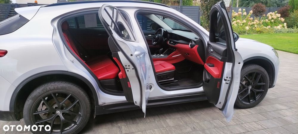 Alfa Romeo Stelvio - 12