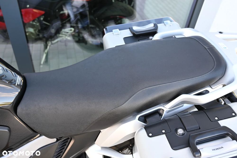 Honda VFR - 28