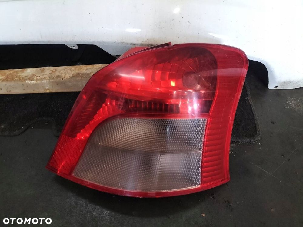 KOMPLETNY TYŁ KLAPA ZDERZAK LAMPA TYŁ TOYOTA YARIS II 068 HB 5D - 10