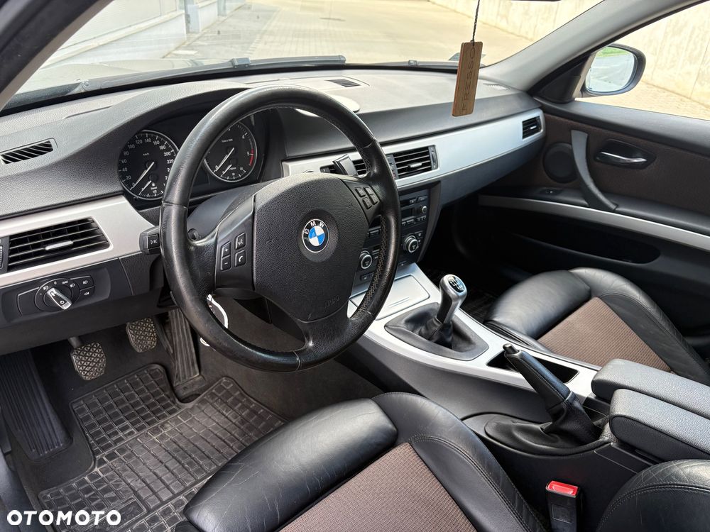 BMW Seria 3 318d DPF Edition Sport - 9