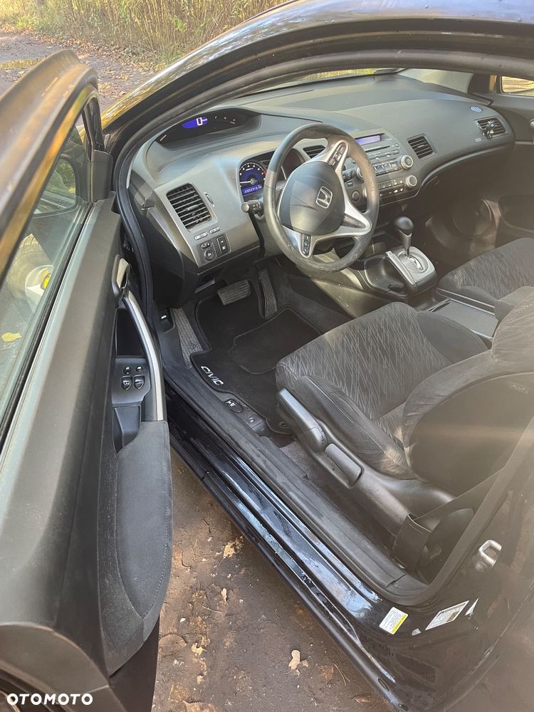 Honda Civic 1.8 LX Coupe - 17