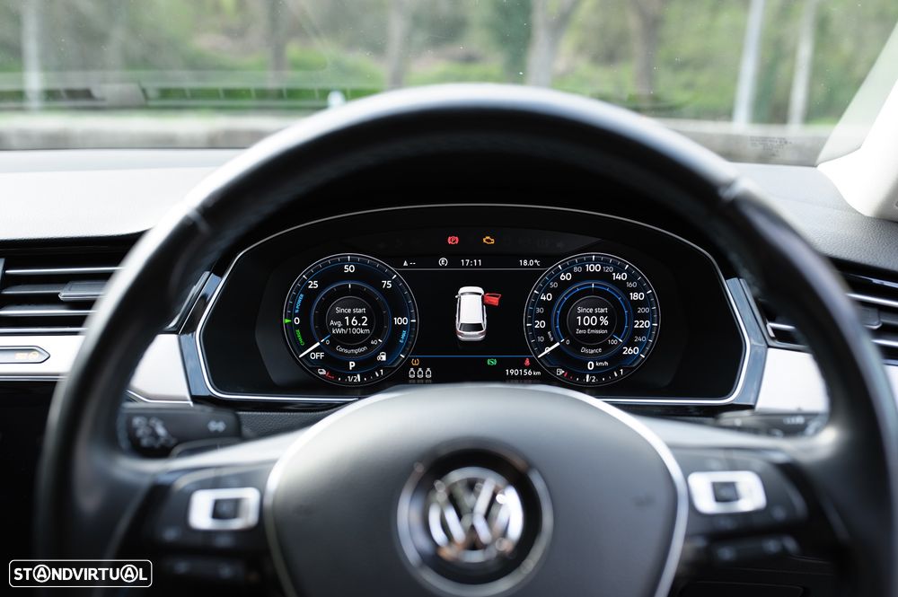 VW Passat Variant - 46
