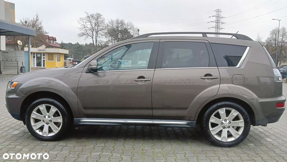 Mitsubishi Outlander 2.0 2WD CVT Invite - 8