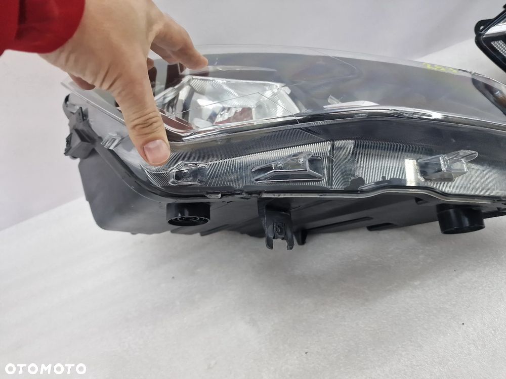 SEAT ATECA 576 16- PRAWA ZWYKŁA LAMPA PRZEDNIA PRZÓD + LED , NR 576941006A , NR AUKCJI LA253 - 8