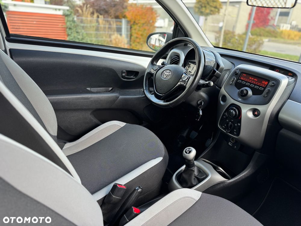 Toyota Aygo x-play touch - 14
