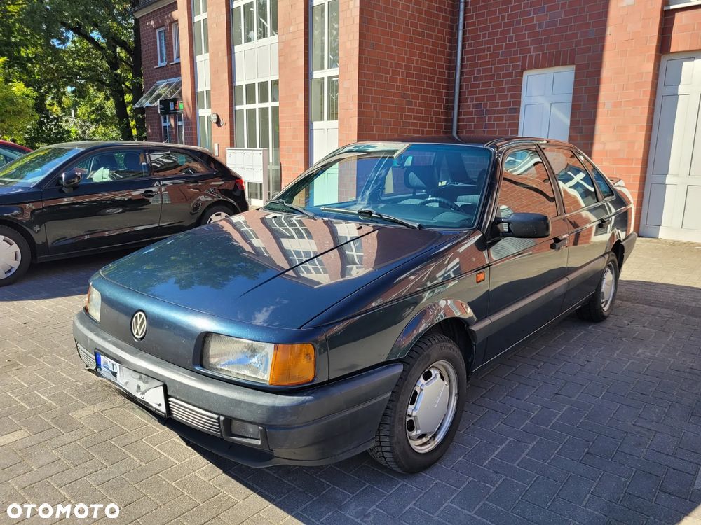 Volkswagen Passat 1.6 TD CL - 1