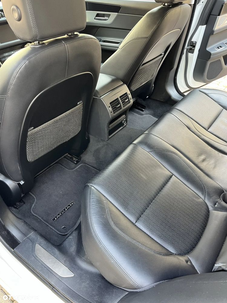 Jaguar XF 2.0 T Prestige - 16