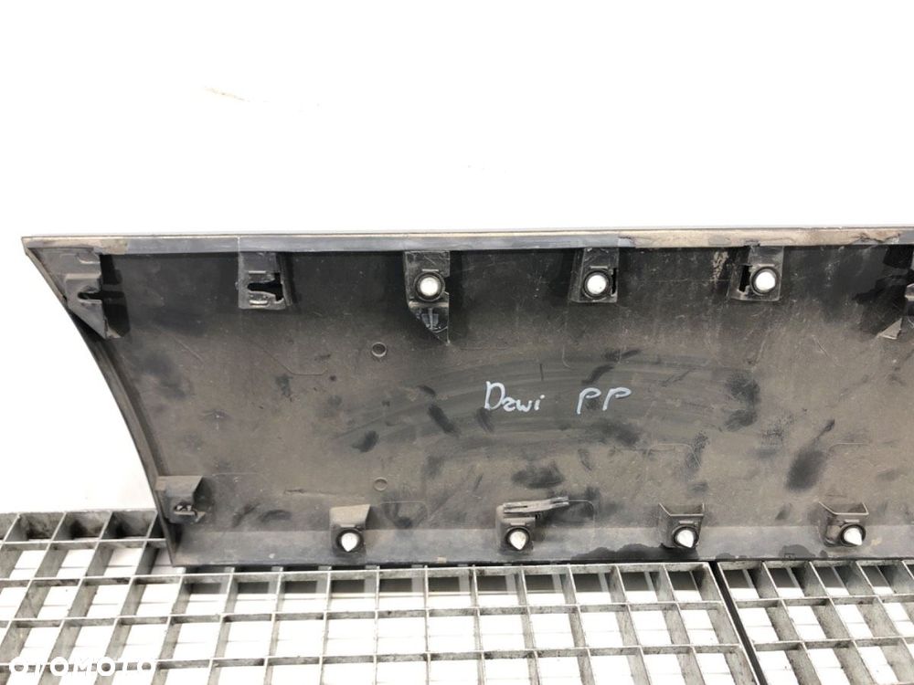 LISTWA BOCZNA PRAWA  MAN TGE Autobus 2017 - 2022 2.0 TDI 130 kW [177 KM] olej napędowy 2017 - 2022 - 4