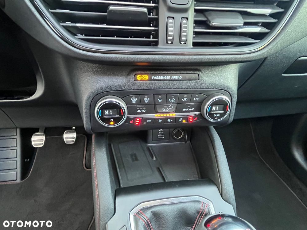Ford Kuga 2.0 EcoBlue Hybrid ST-LINE X - 28