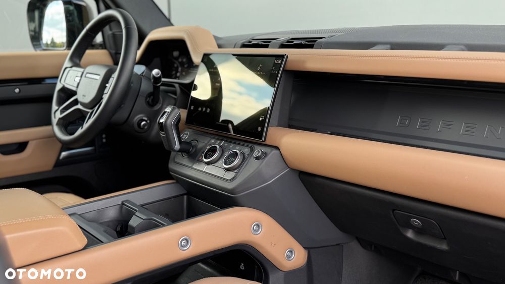 Land Rover Defender 3.0 D250 mHEV X-Dynamic HSE - 14
