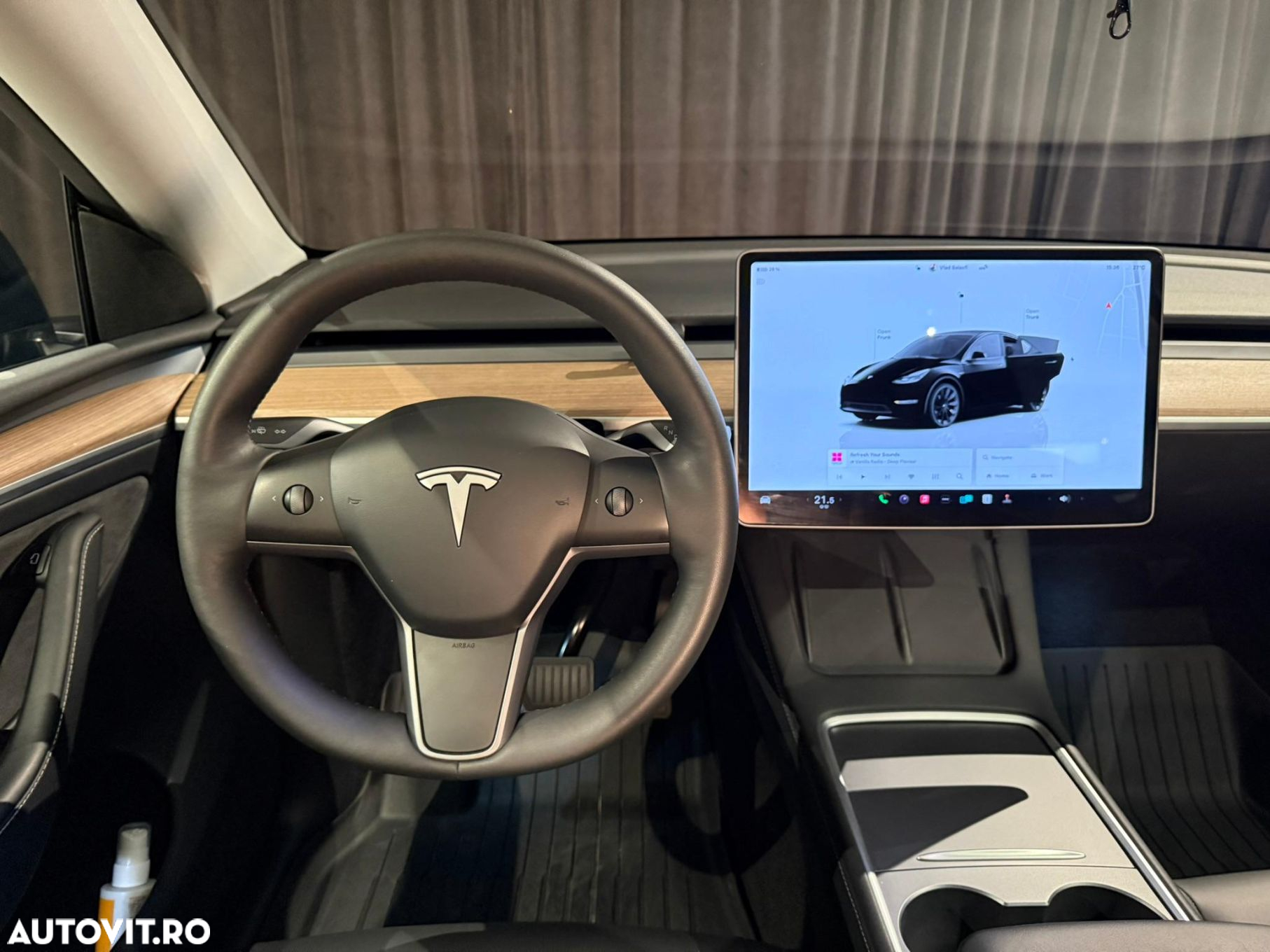 Tesla Model Y Long Range Dual Motor AWD - 14