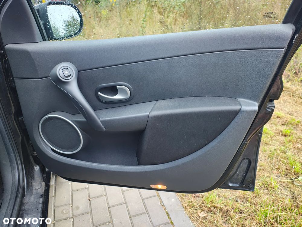 Renault Clio - 16