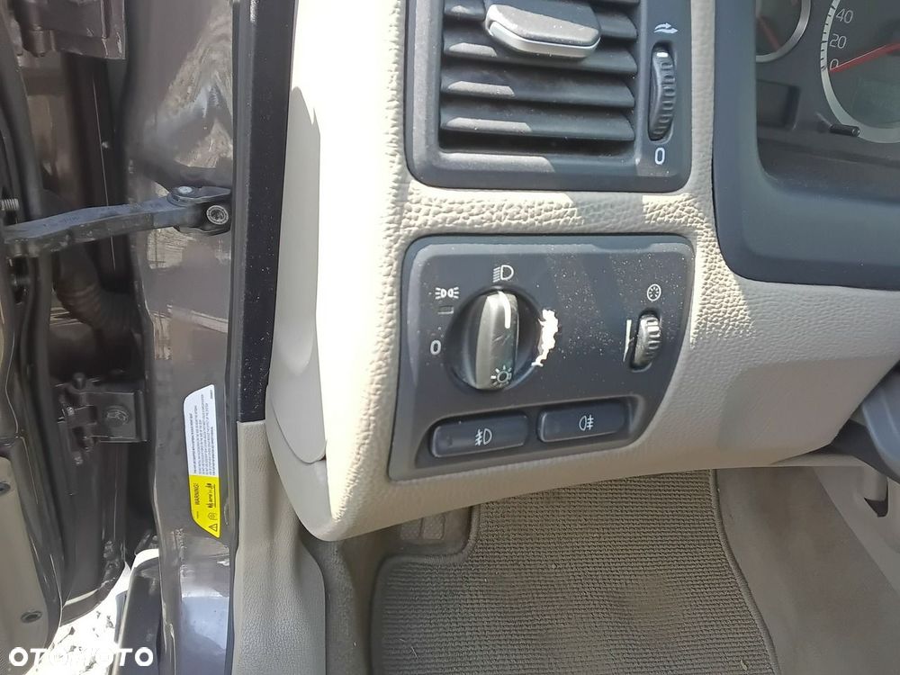 Volvo XC 70 - 30