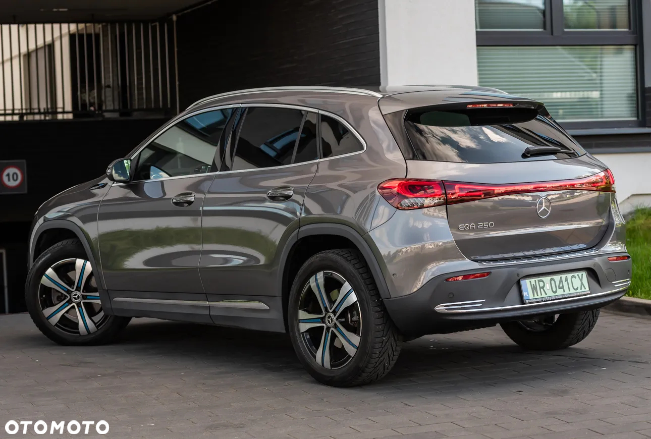 Mercedes-Benz EQA - 9
