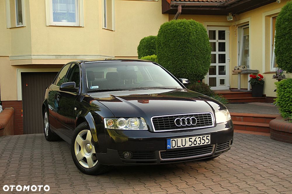 Audi A4 Limousine - 1