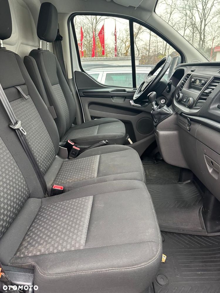 Ford Tourneo Custom - 8