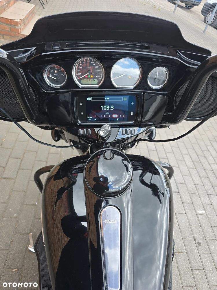 Harley-Davidson Touring Street Glide - 19