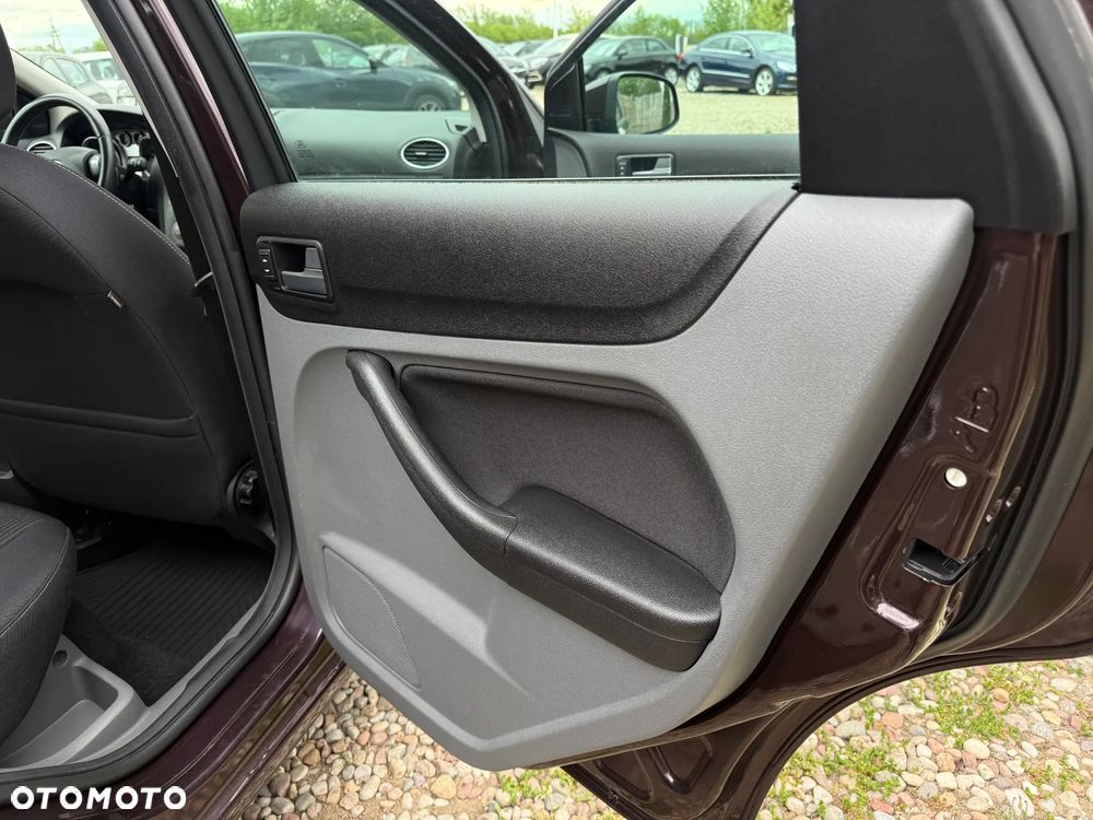 Ford Focus 1.8 Style+ - 13