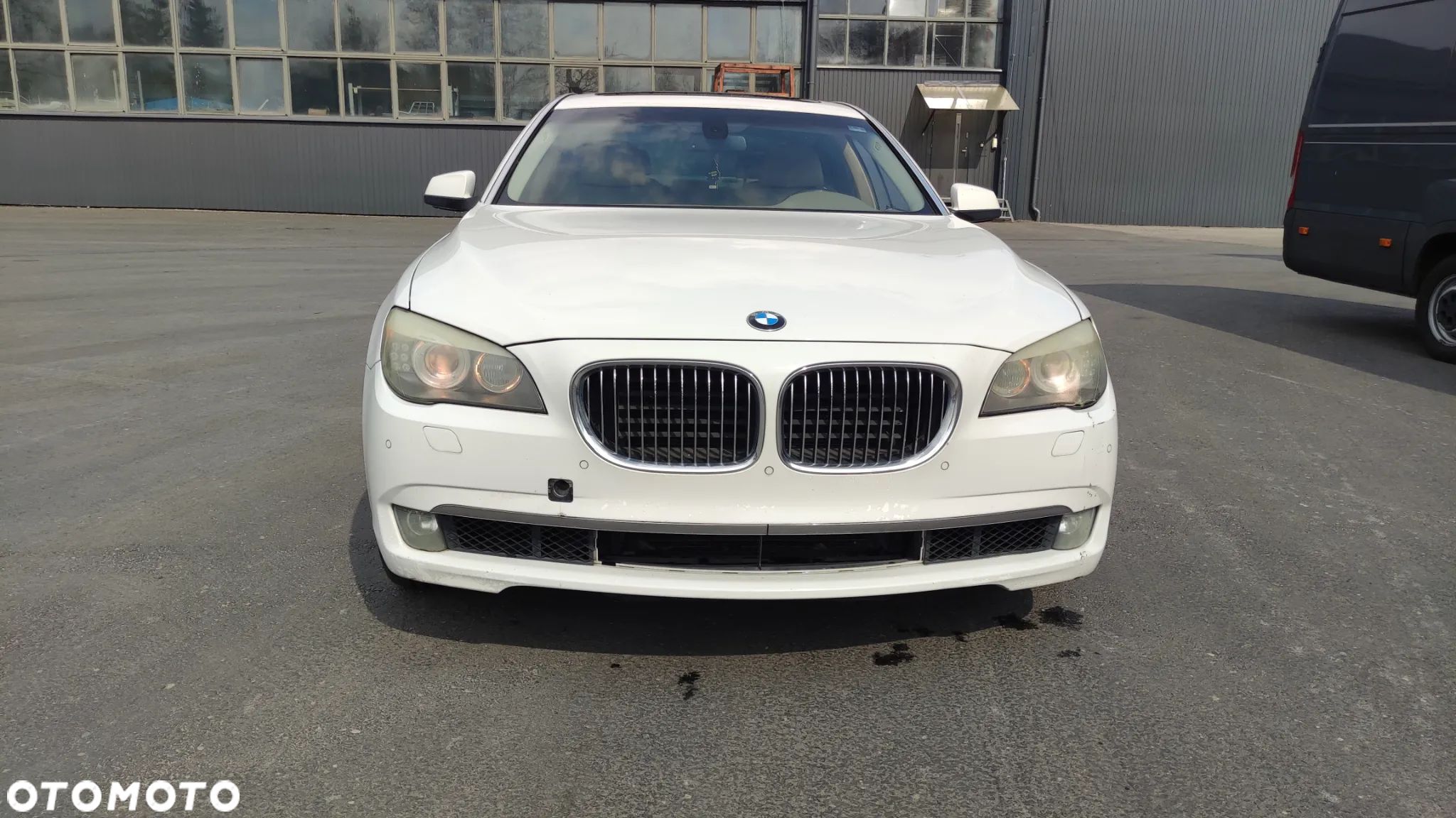 BMW Seria 7 750i L - 1