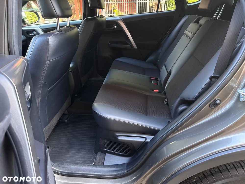 Toyota RAV4 Hybrid Premium 4x4 - 8